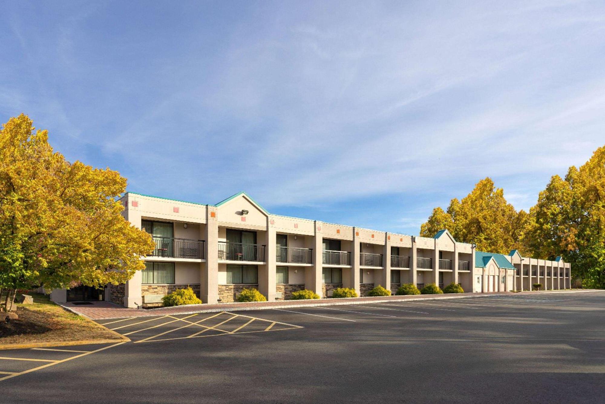 Ramada By Wyndham Parsippany Hotel Kültér fotó